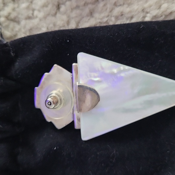 Silver and shell pierced earrings - Picture 3 of 3